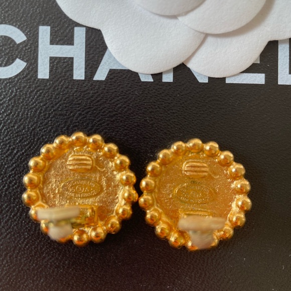 sold Authentic Chanel vintage gold plated CC clip on earrings - Picture 3 of 4